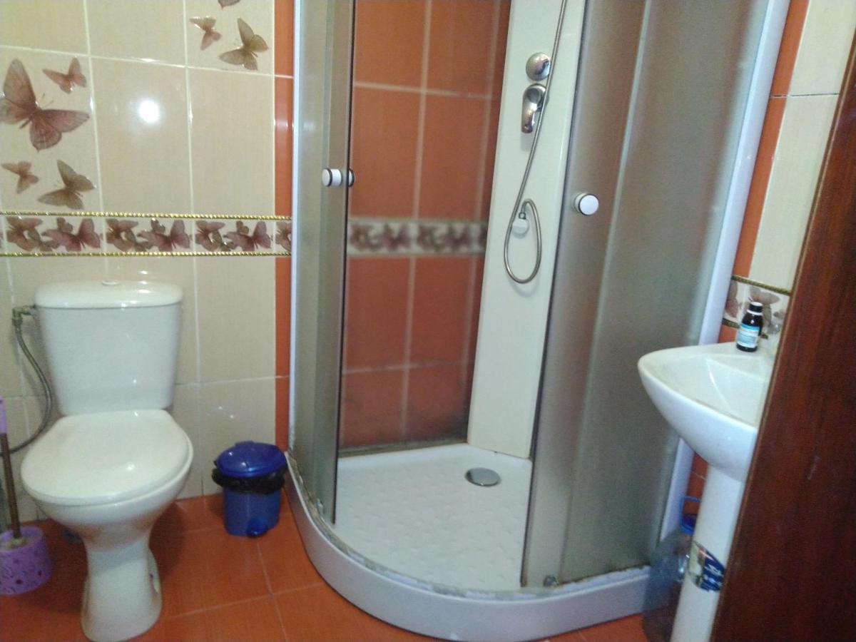 Kak V Gostinice Hadiach Exterior foto